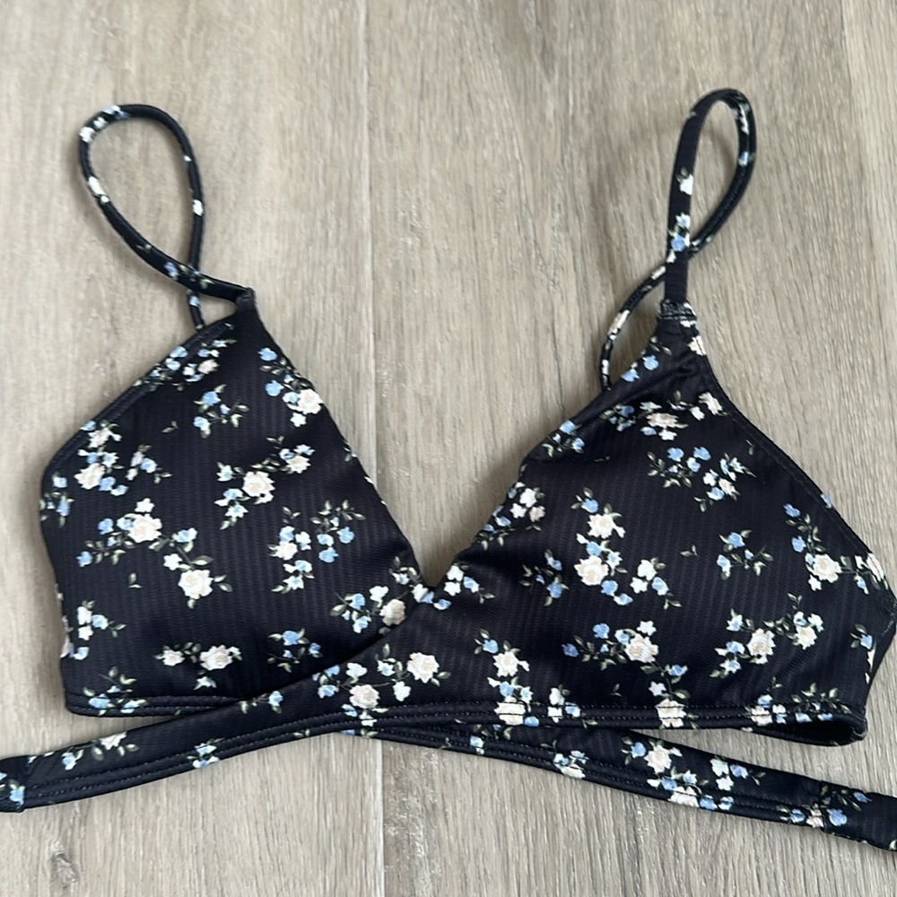 HOLLISTER SWIM size XXS Floral Bikini Top with Straps and tie aroud back